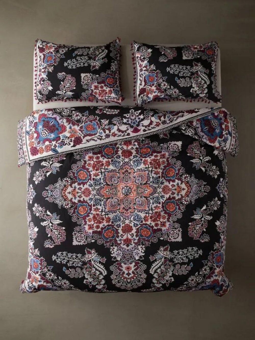 Urban Outfitters Zenia Tassel Duvet Cover And Pillow Shams, Full/Queen - NWT
